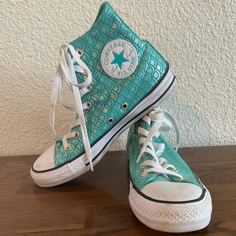 Mermaid Converse women’s size 7